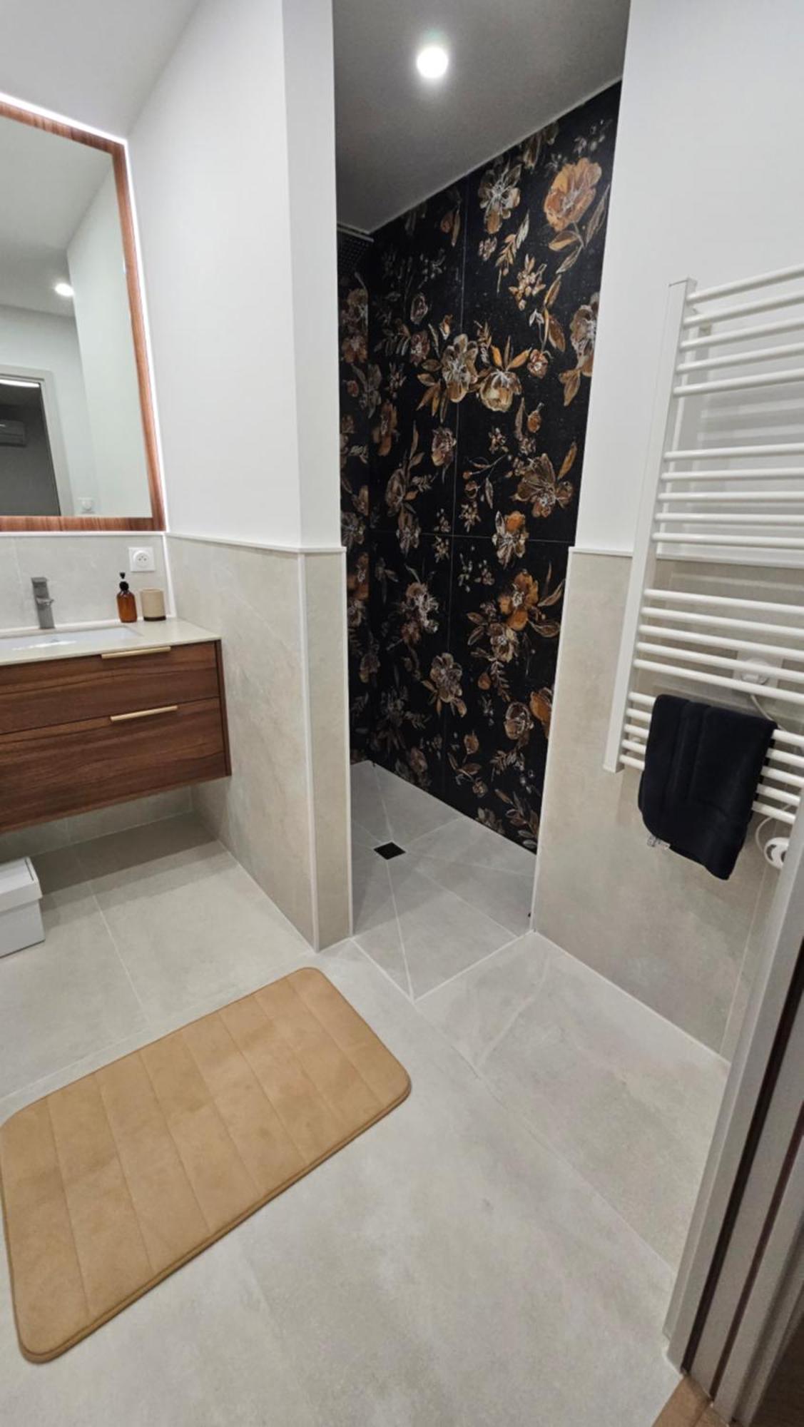 La Maison Bleue Saint-Mitre-les-Remparts Номер фото